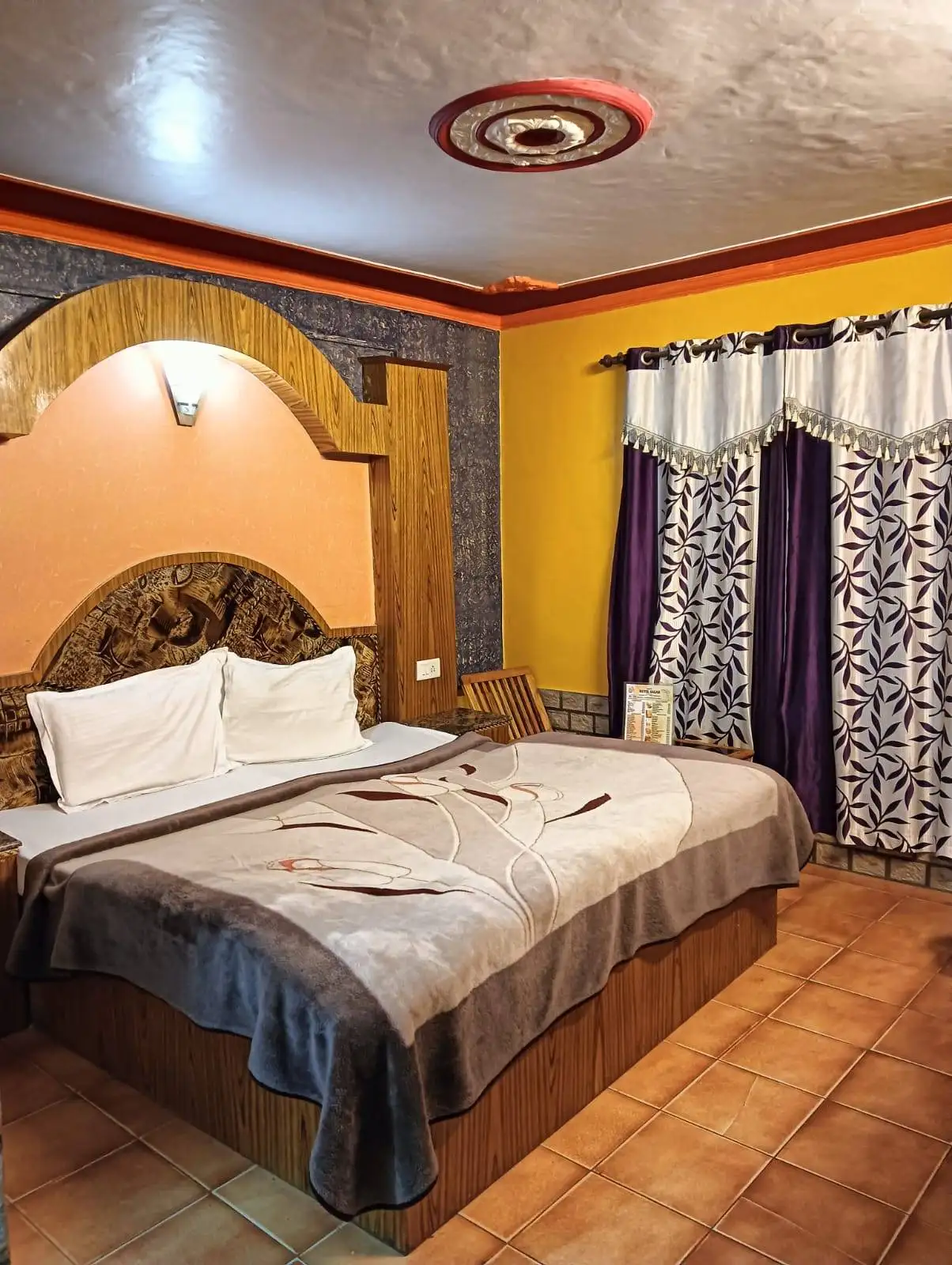 Bangali Hotel in Mall Road manali